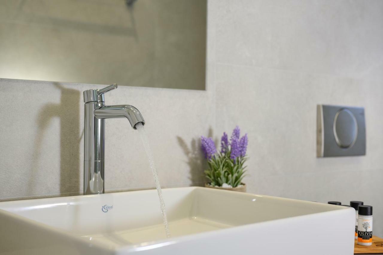 Athina Suites Luxury Suites Near The Sea Platanias Platanés Esterno foto